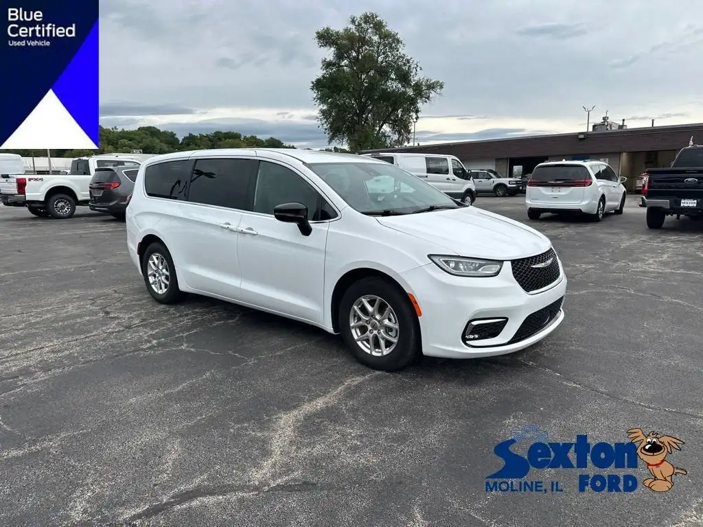 2025 Chrysler Pacifica Select's photo