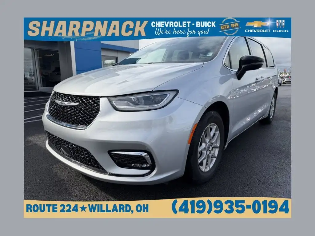 2024 Chrysler Pacifica Touring L's photo