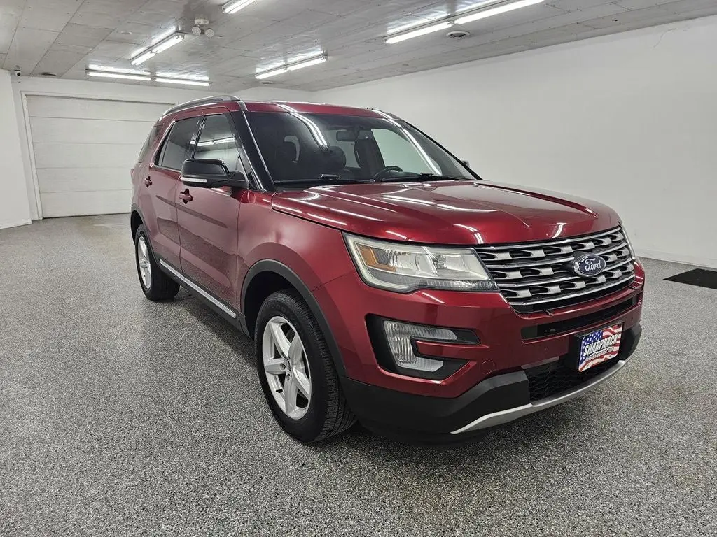 2016 Ford Explorer XLT 4WD photo 3