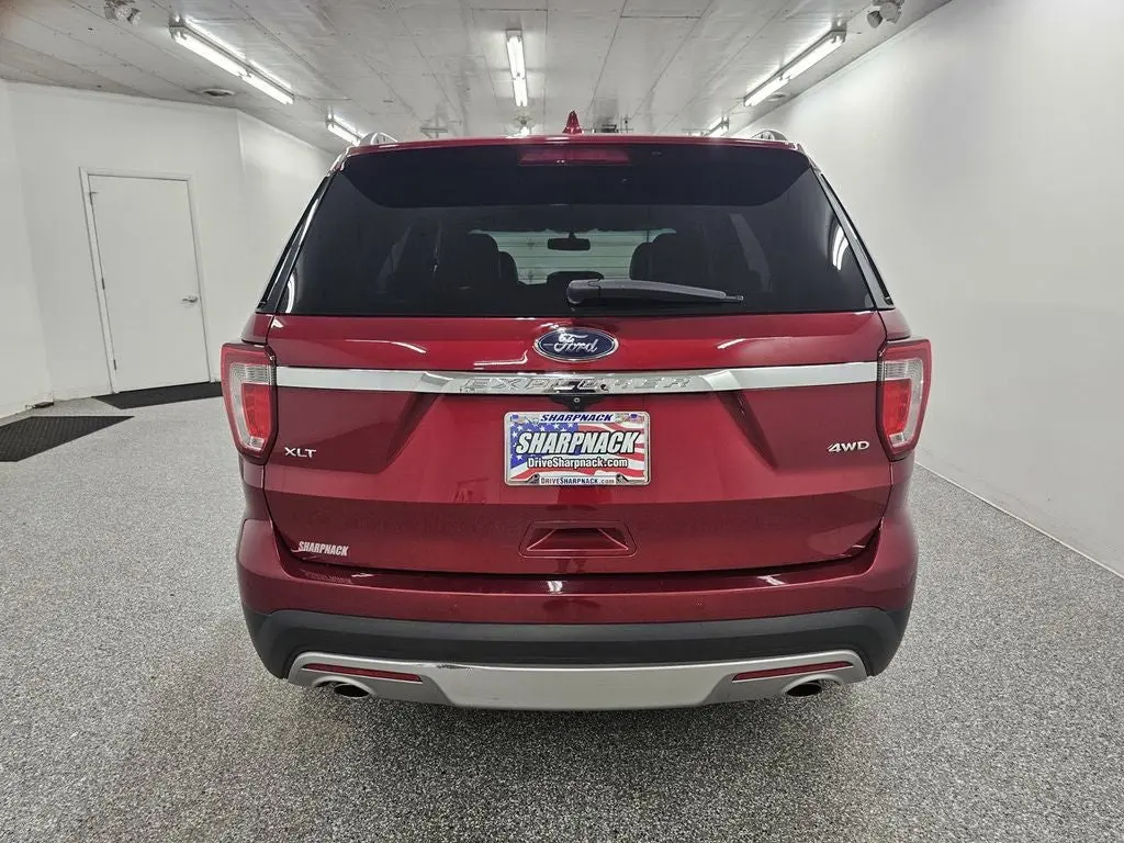 2016 Ford Explorer XLT 4WD photo 5