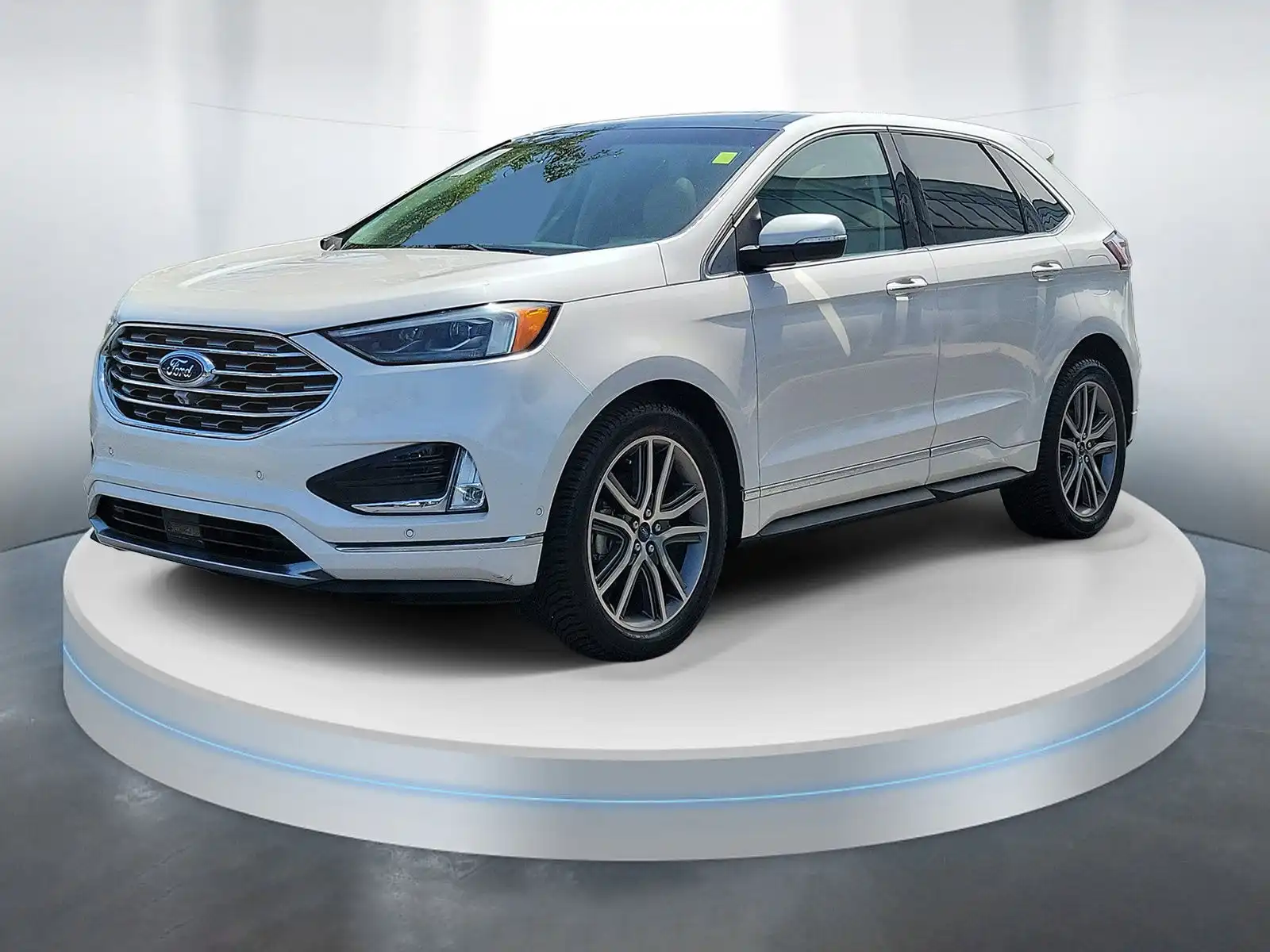 2019 Ford Edge Titanium's photo