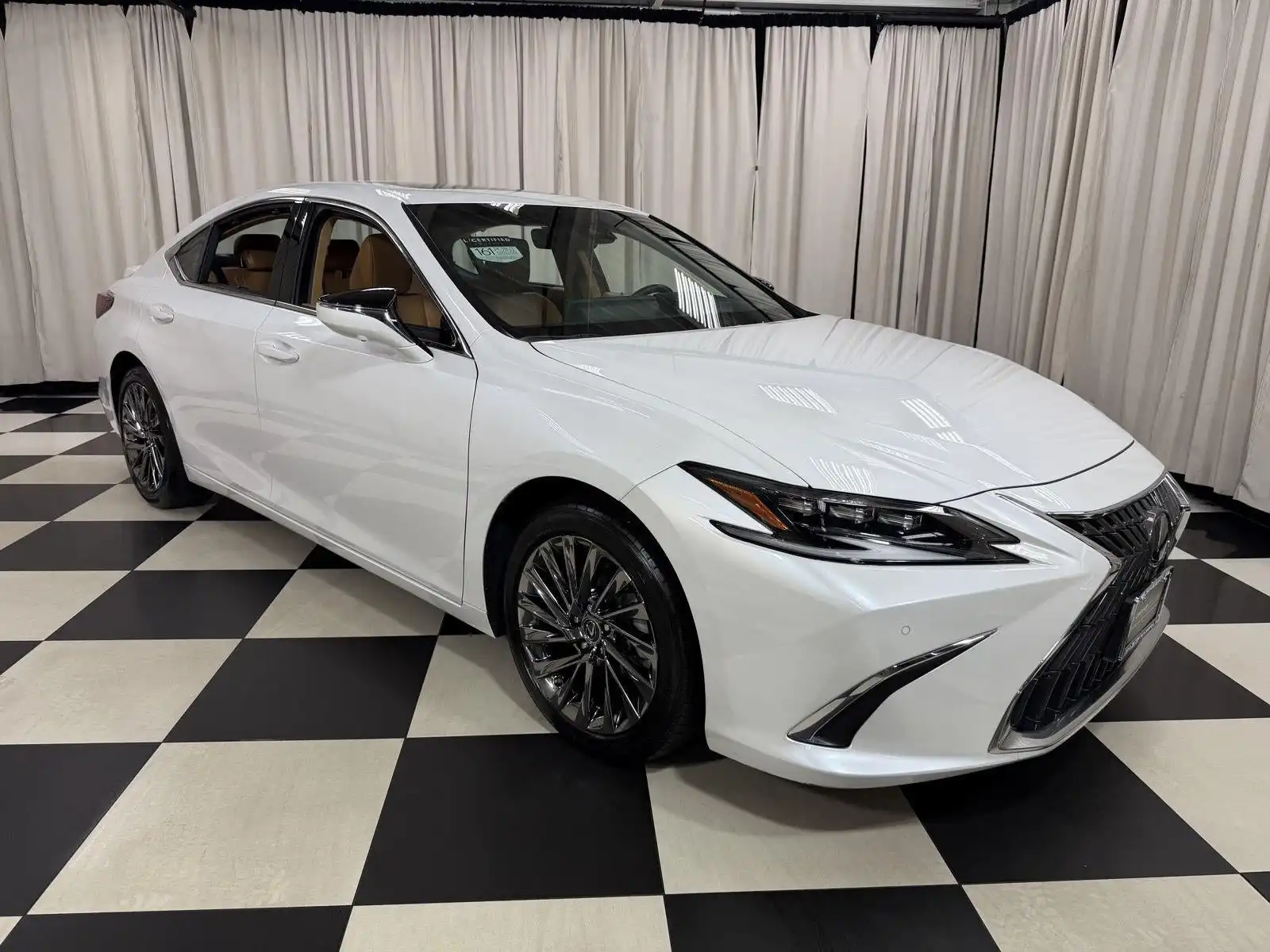 2025 Lexus ES 300h 300h Ultra Luxury's photo