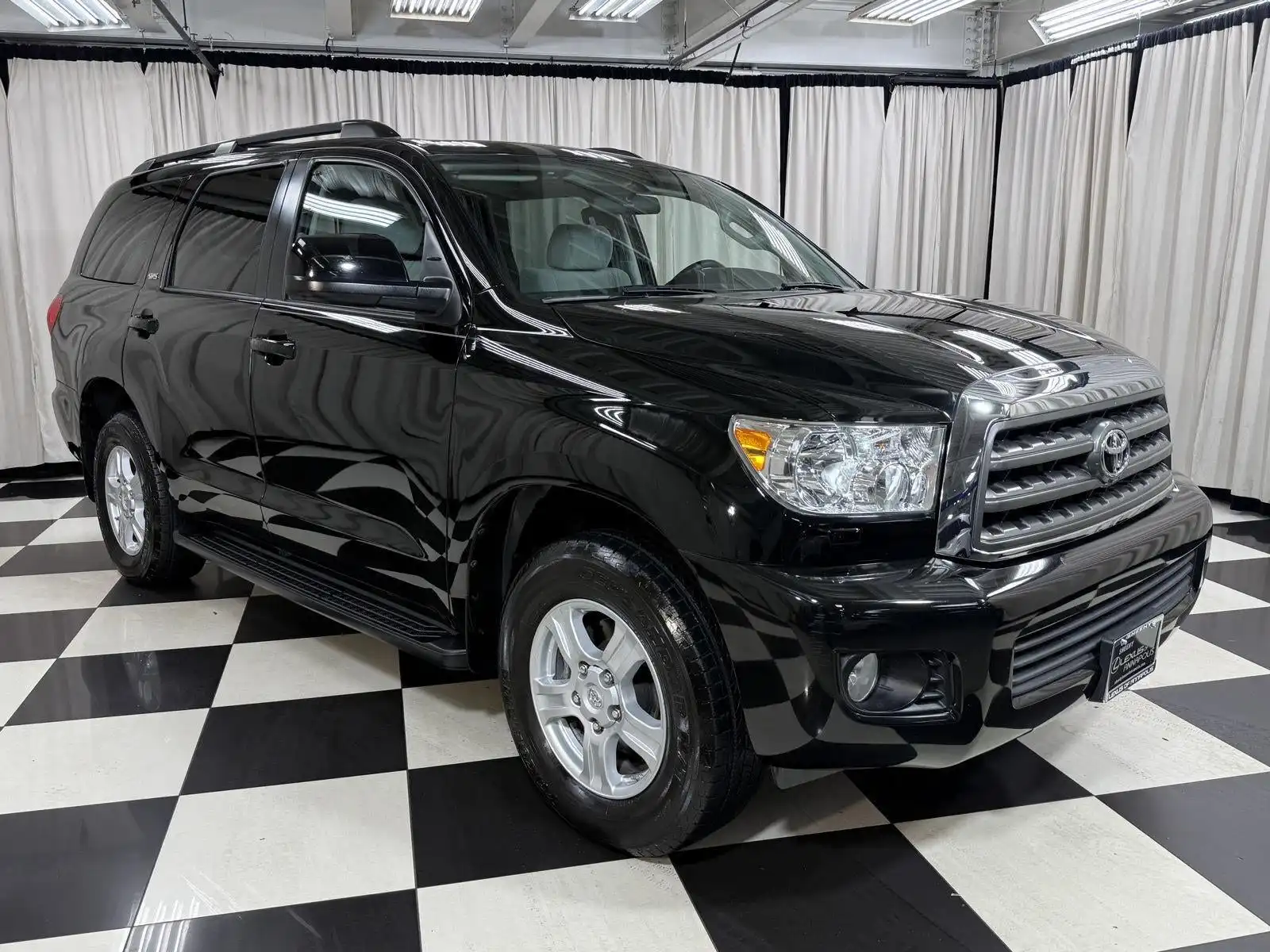 2017 Toyota Sequoia 5.7 Auto 4WD SR5's photo