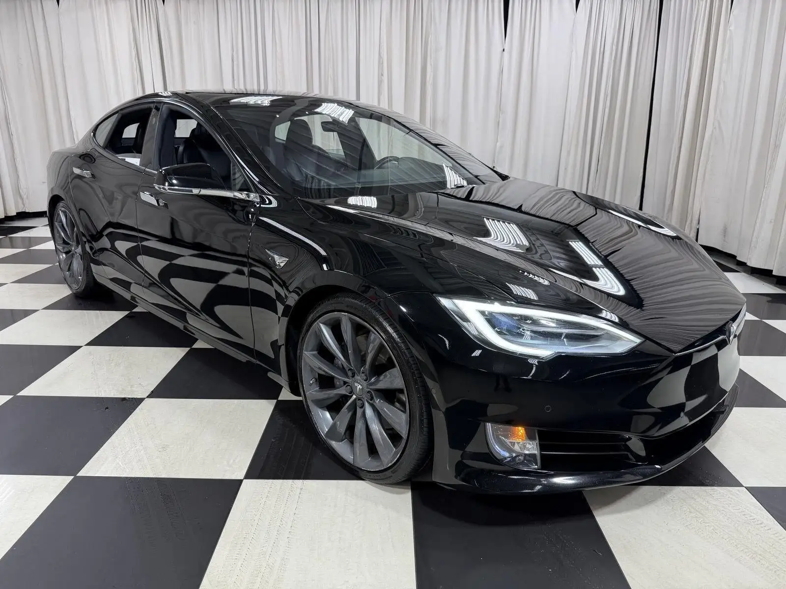2020 Tesla Model S Long Range Plus photo 1