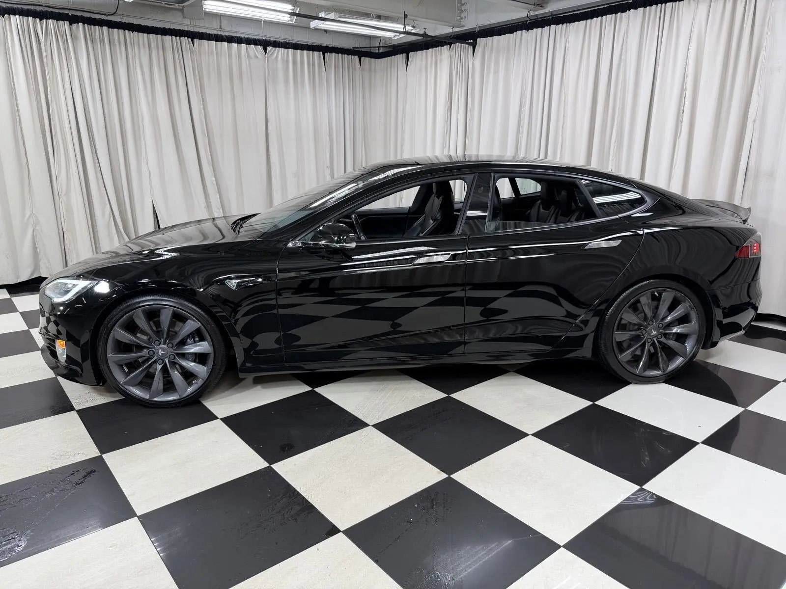 2020 Tesla Model S Long Range Plus photo 4
