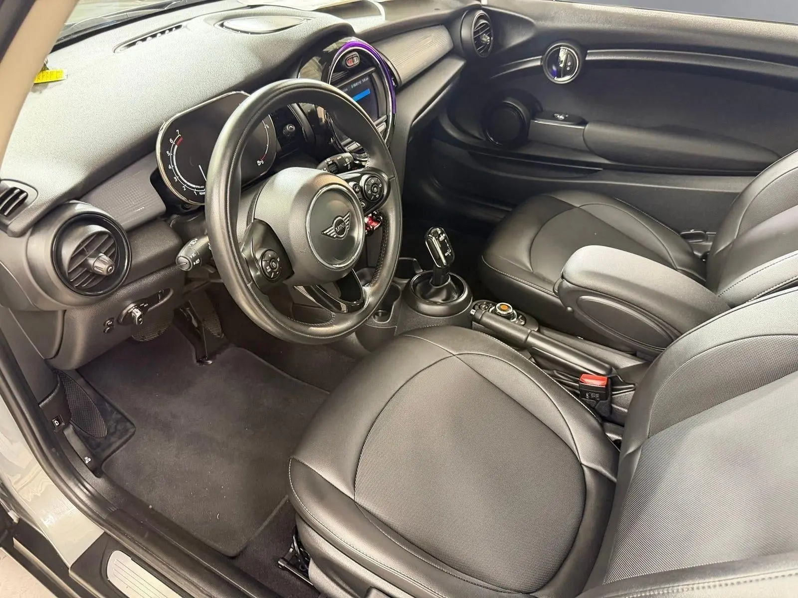 2021 MINI Hardtop undefined photo 3