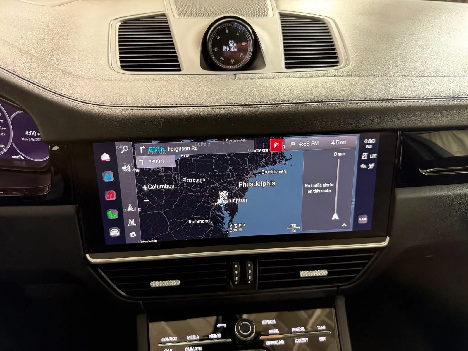 2022 Porsche Cayenne E-Hybrid photo 5