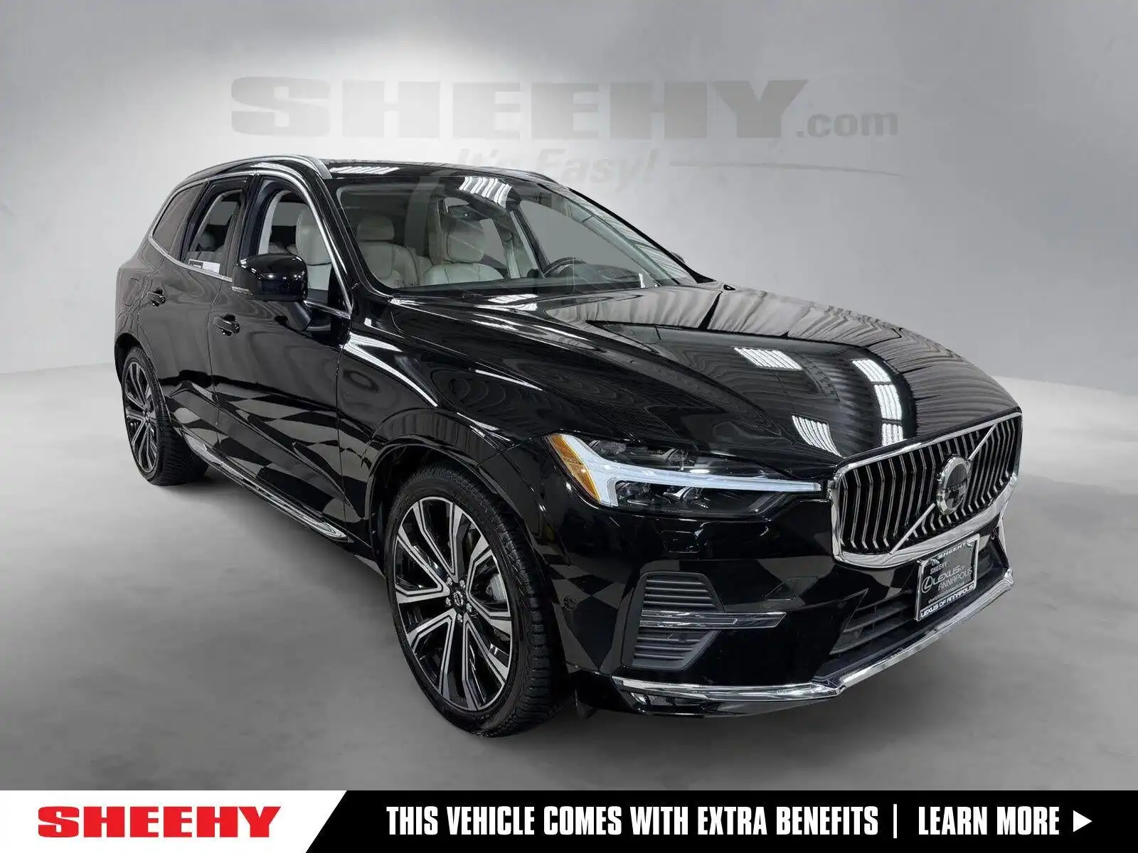 2023 Volvo XC60 B5 Ultimate Bright Theme AWD's photo