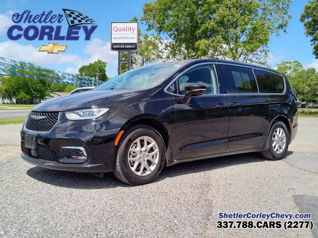 2024 Chrysler Pacifica Touring L's photo