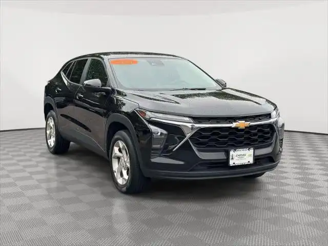 2024 Chevrolet Trax LS's photo
