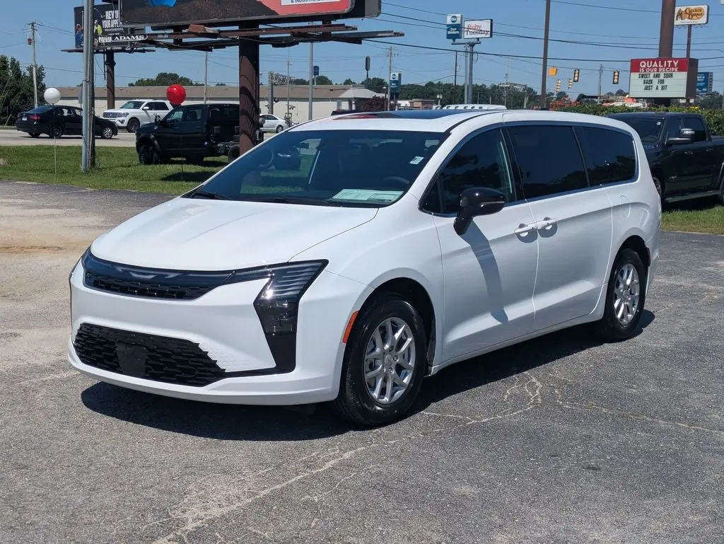 2027 Chrysler Pacifica Select photo 3