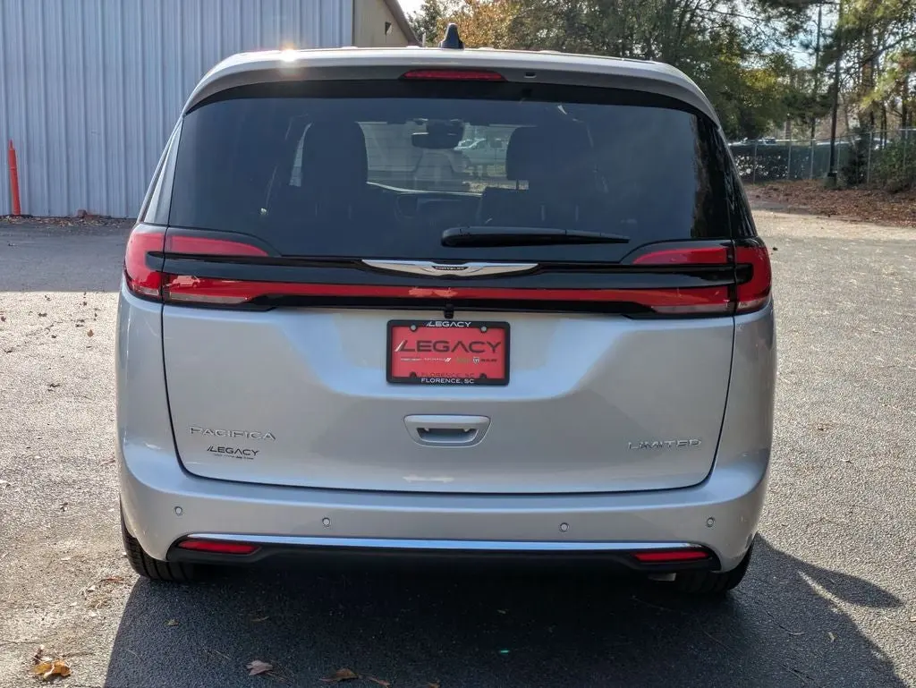 2026 Chrysler Pacifica Limited photo 4