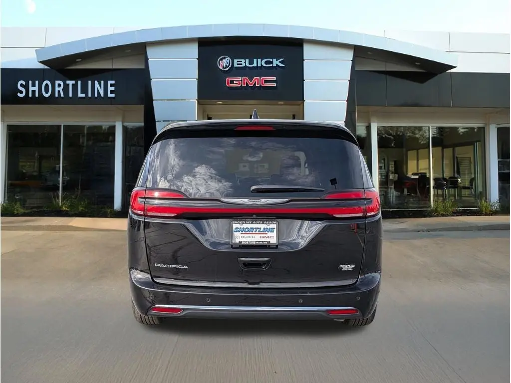 2025 Chrysler Pacifica Select photo 4