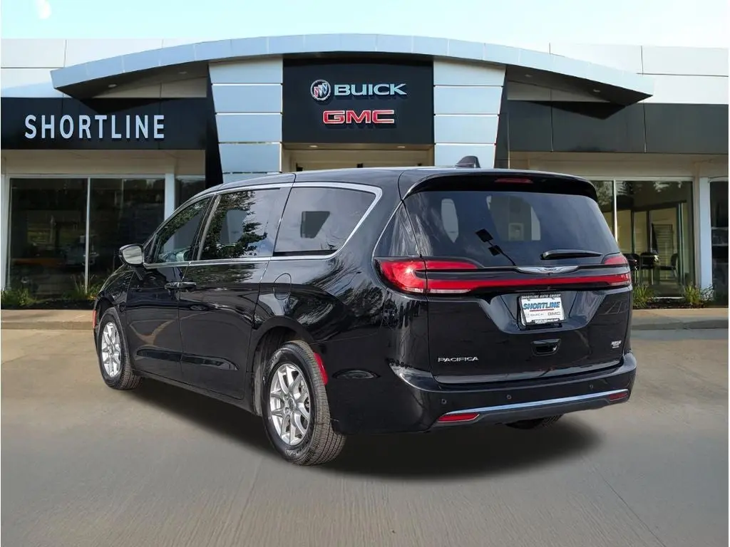 2025 Chrysler Pacifica Select photo 5