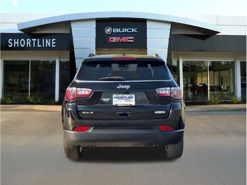 2024 Jeep Compass Latitude 4WD photo 4