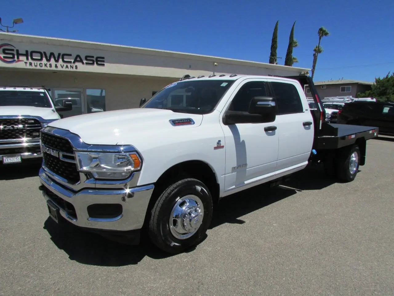 2024 RAM 3500 SLT 4X4 Crew Cab photo 4