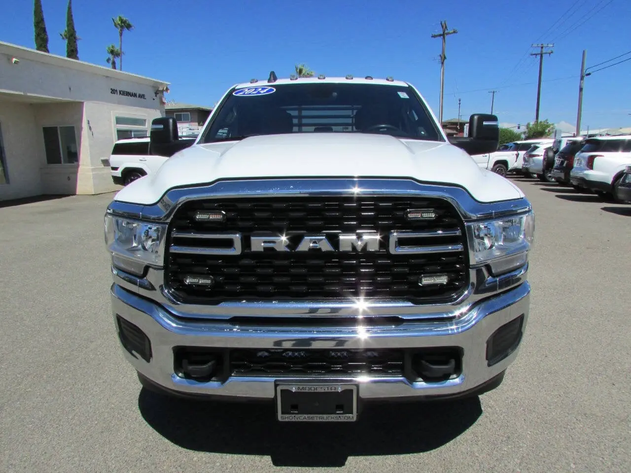 2024 RAM 3500 SLT 4X4 Crew Cab photo 3