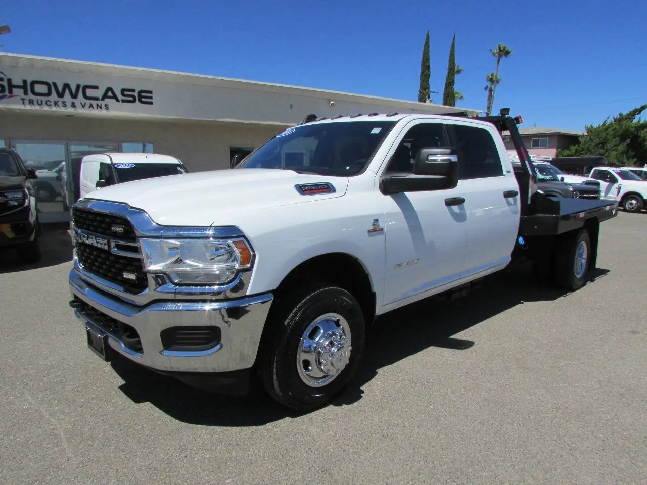 2024 RAM 3500 SLT 4X4 Crew Cab photo 4