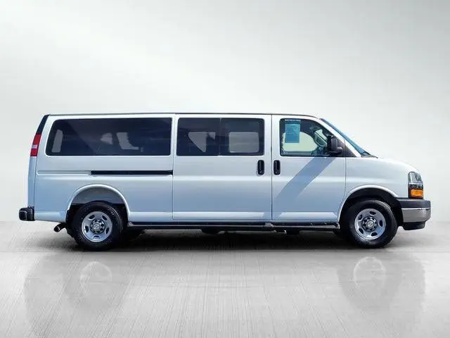 2025 Chevrolet Express 3500 LT Extended photo 3