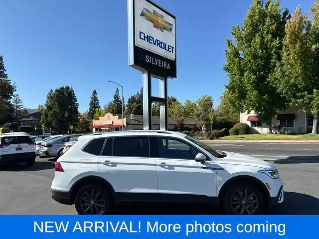 2024 Volkswagen Tiguan 2.0T SE 4Motion's photo