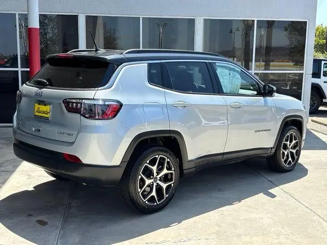 2025 Jeep Compass Limited 4X4 photo 3
