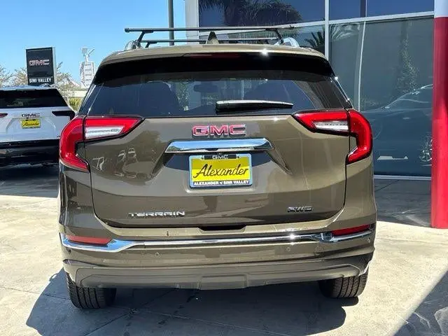2023 GMC Terrain Denali AWD photo 4