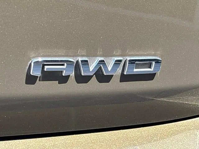 2023 GMC Terrain Denali AWD photo 5