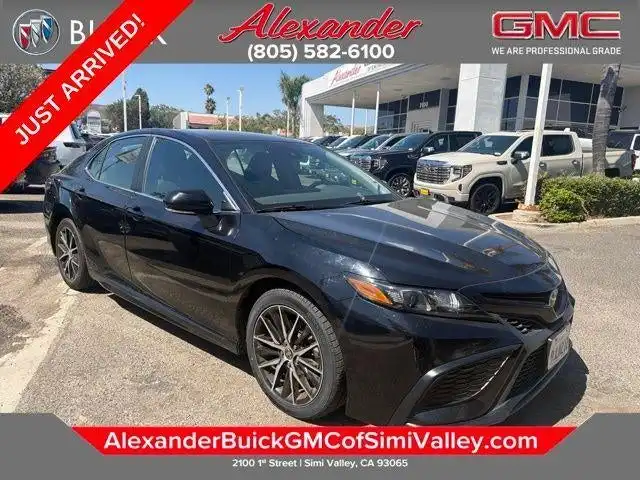 2024 Toyota Camry SE's photo