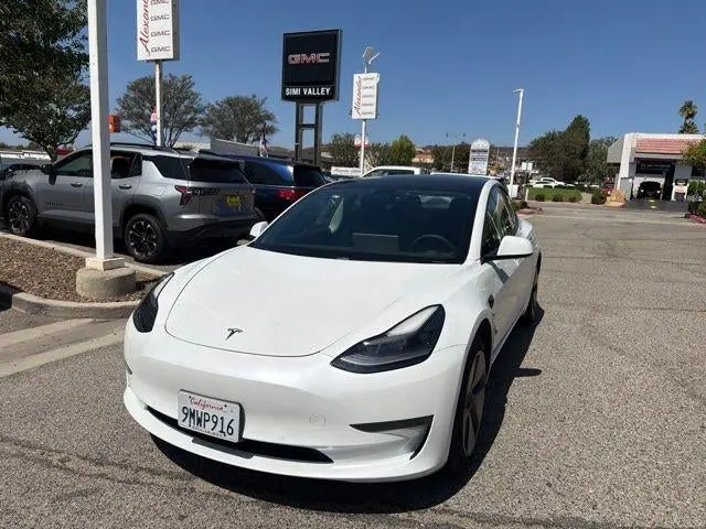 2021 Tesla Model 3 Standard Range Plus photo 3