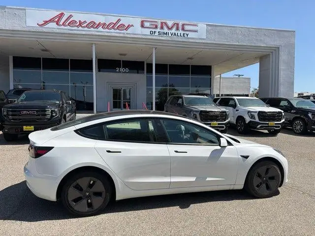 2021 Tesla Model 3 Standard Range Plus photo 5