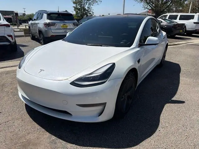 2023 Tesla Model 3 Base photo 3