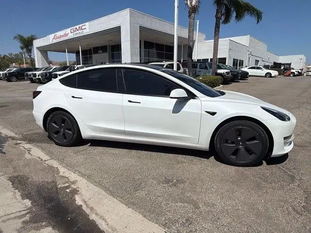 2023 Tesla Model 3 Base photo 5