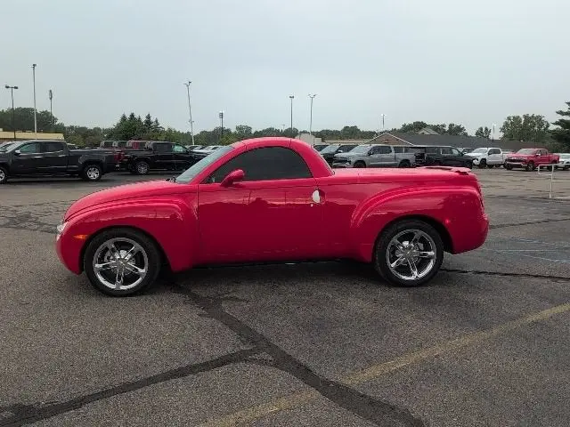 2004 Chevrolet SSR LS photo 3