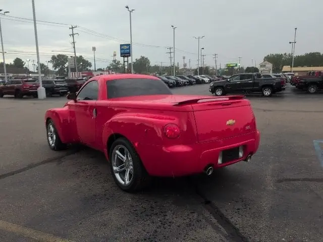 2004 Chevrolet SSR LS photo 4