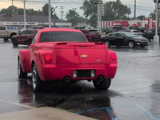 2004 Chevrolet SSR LS photo 5