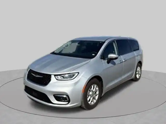 2023 Chrysler Pacifica Touring L's photo