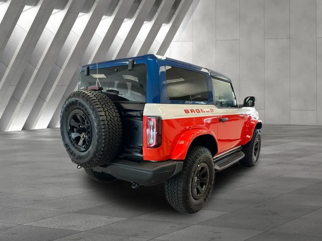 2025 Ford Bronco Stroppe 4x4 photo 3