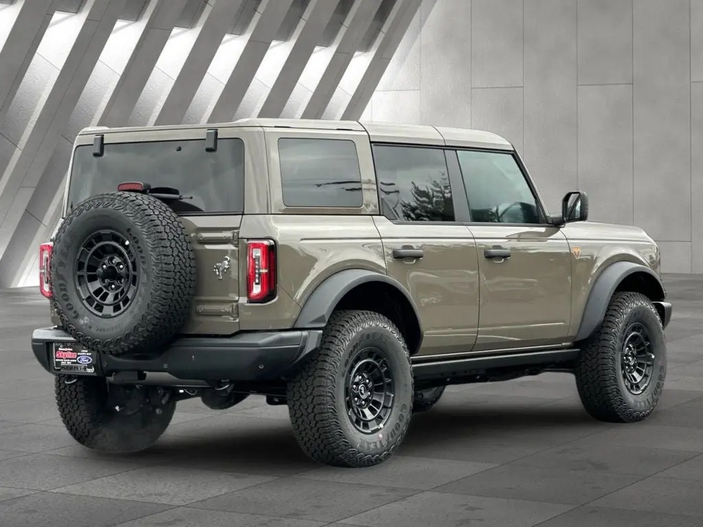 2026 Ford Bronco Badlands 4x4 photo 3