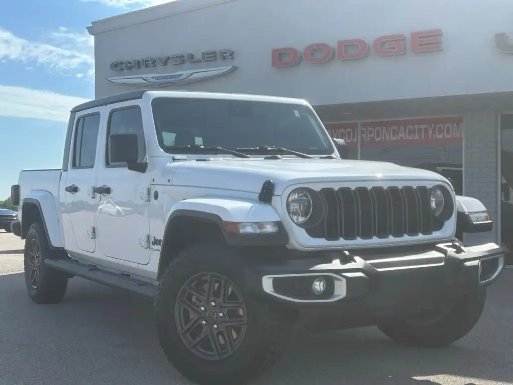 2024 Jeep Gladiator Sport S's photo