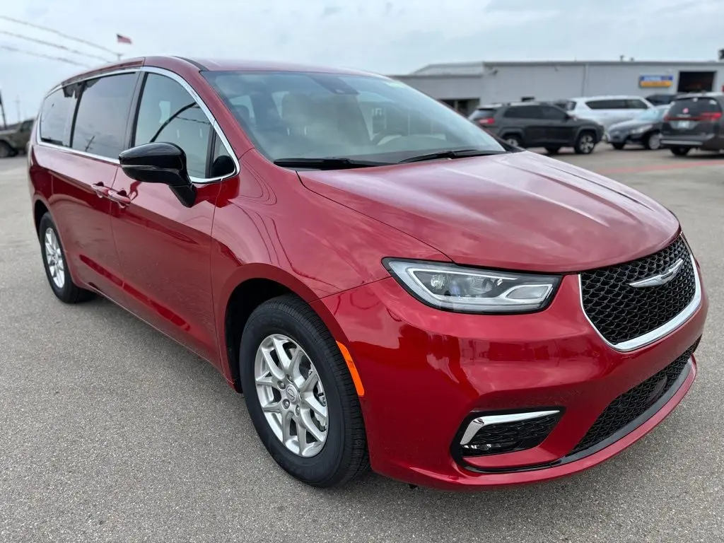2026 Chrysler Pacifica Select photo 3