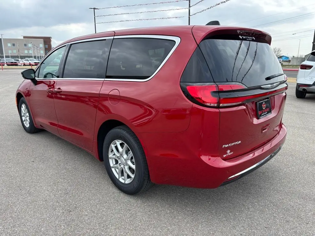 2026 Chrysler Pacifica Select photo 5