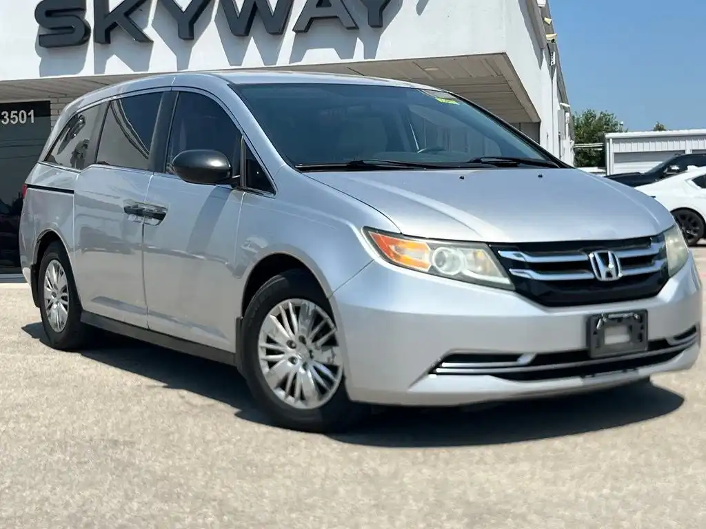 2015 Honda Odyssey LX's photo