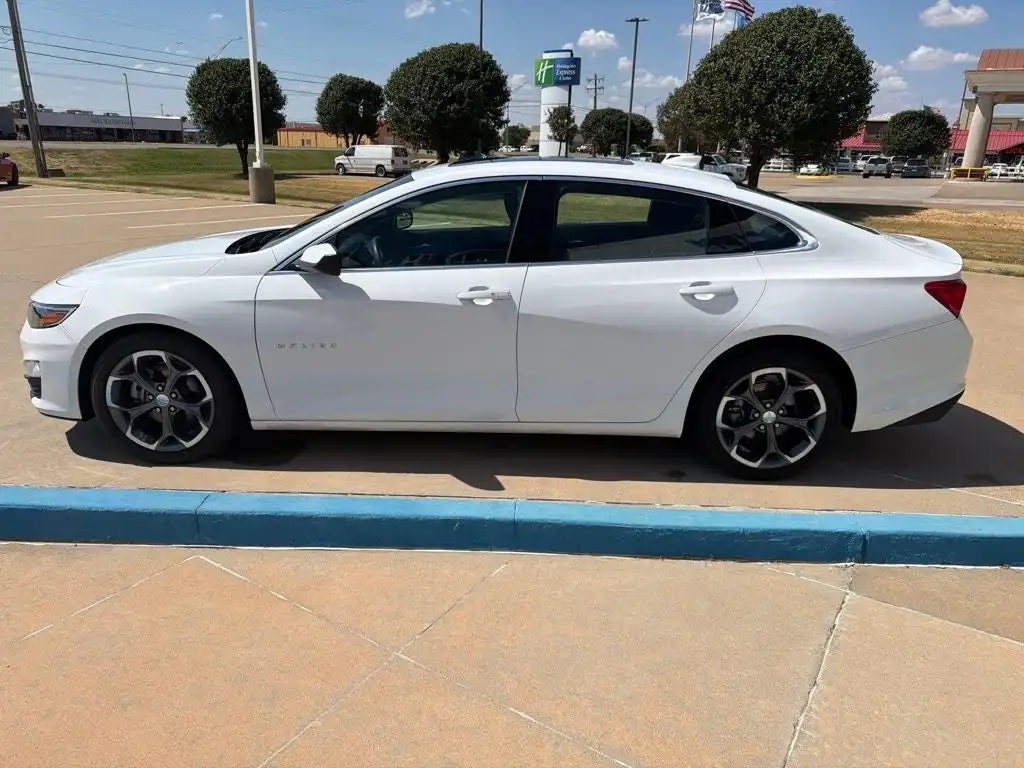 2024 Chevrolet Malibu 1LT's photo