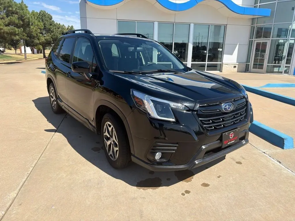 2023 Subaru Forester Premium photo 4