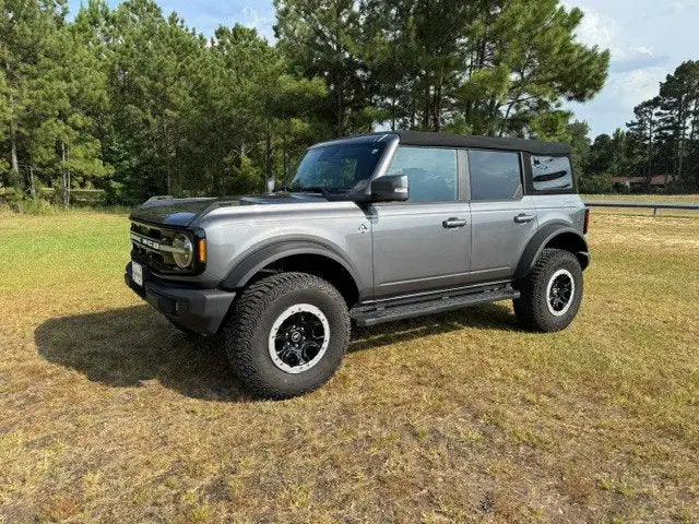 2023 Ford Bronco Outer Banks 4WD photo 1