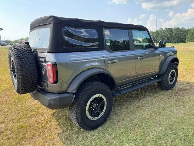 2023 Ford Bronco Outer Banks 4WD photo 3