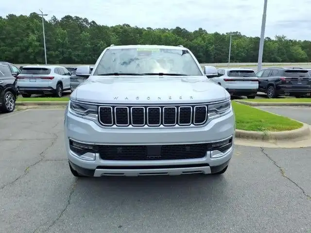 2022 Jeep Wagoneer Series II's photo