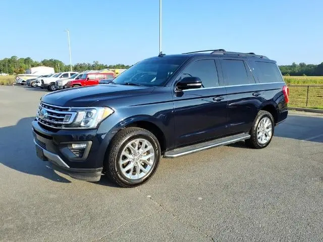 2021 Ford Expedition XLT photo 3