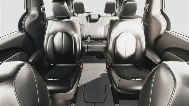 2027 Chrysler Pacifica Select photo 3