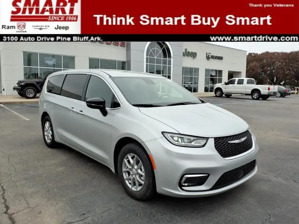 2026 Chrysler Pacifica Select's photo